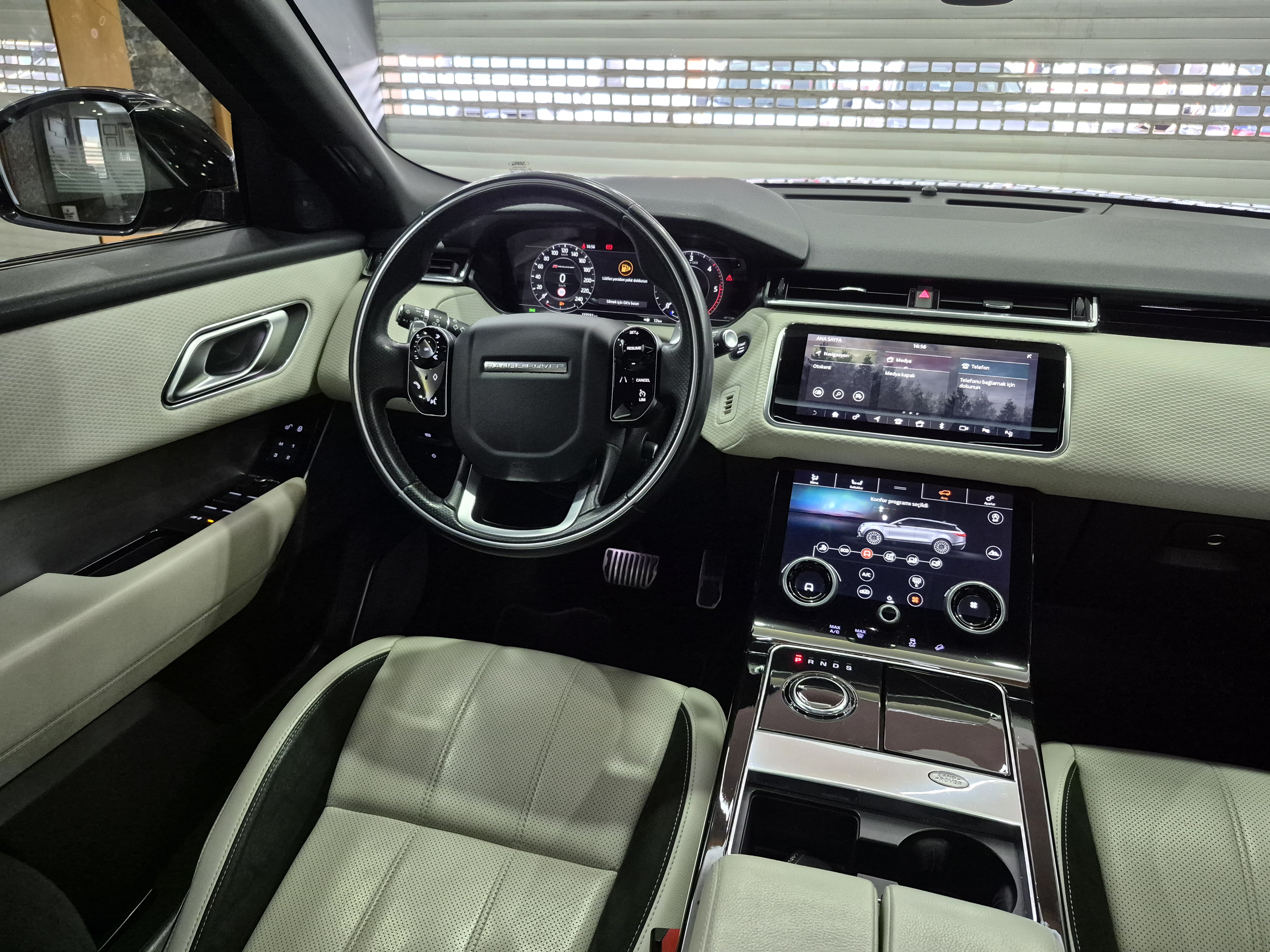 ROYAL'DEN 2019 VELAR R-dynamic SE 240Hp