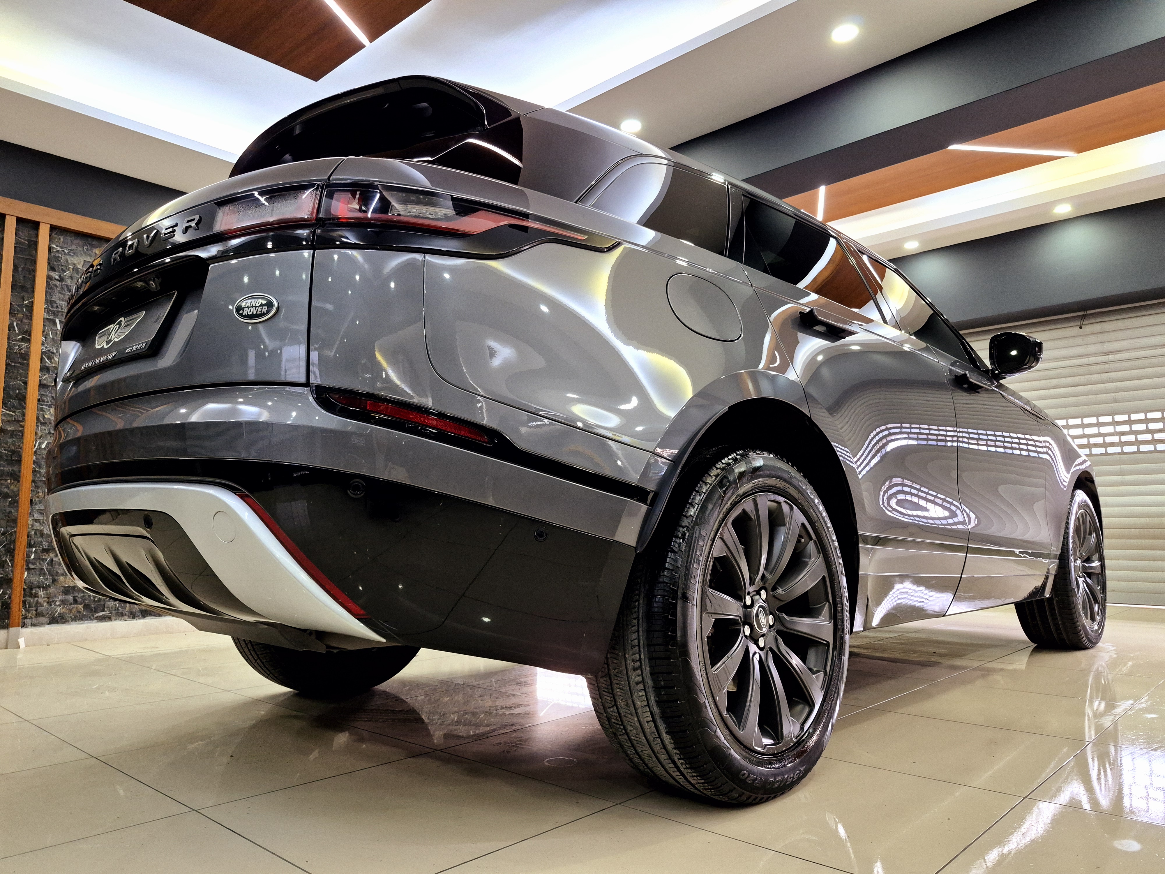 ROYAL'DEN 2019 VELAR R-dynamic SE 240Hp