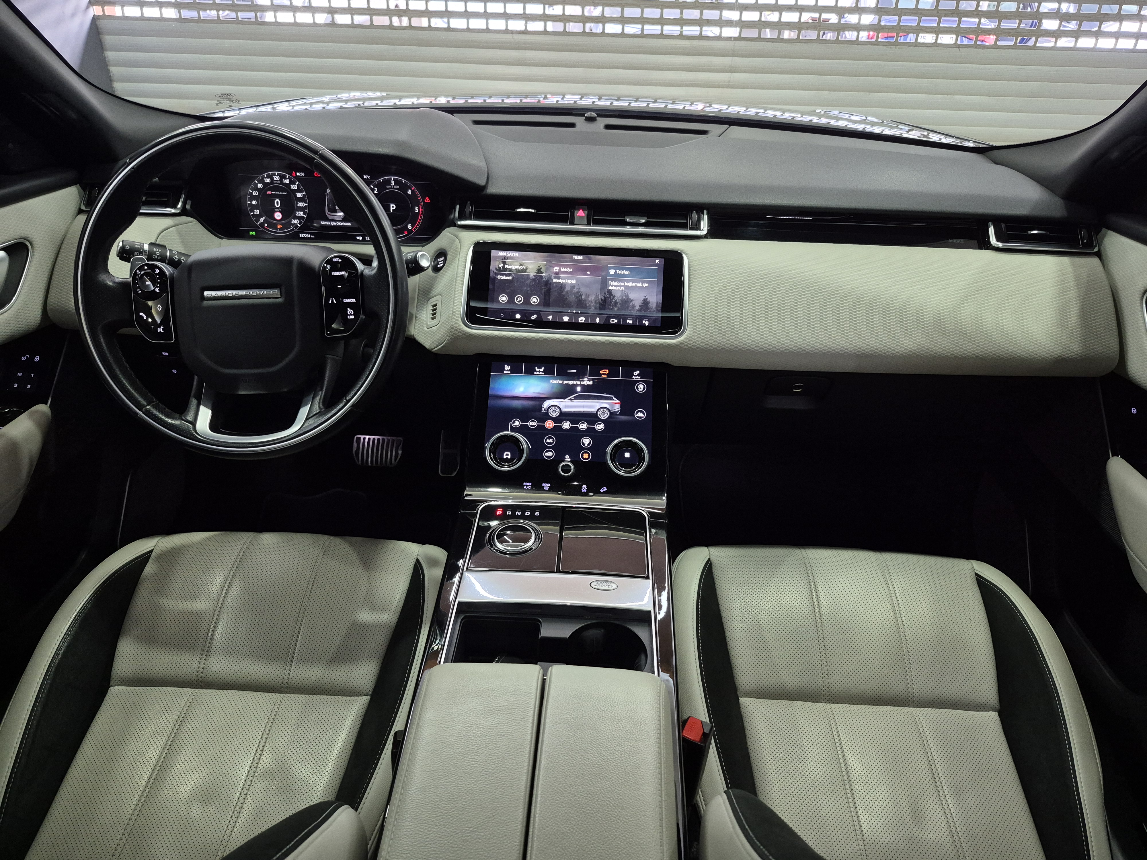 ROYAL'DEN 2019 VELAR R-dynamic SE 240Hp