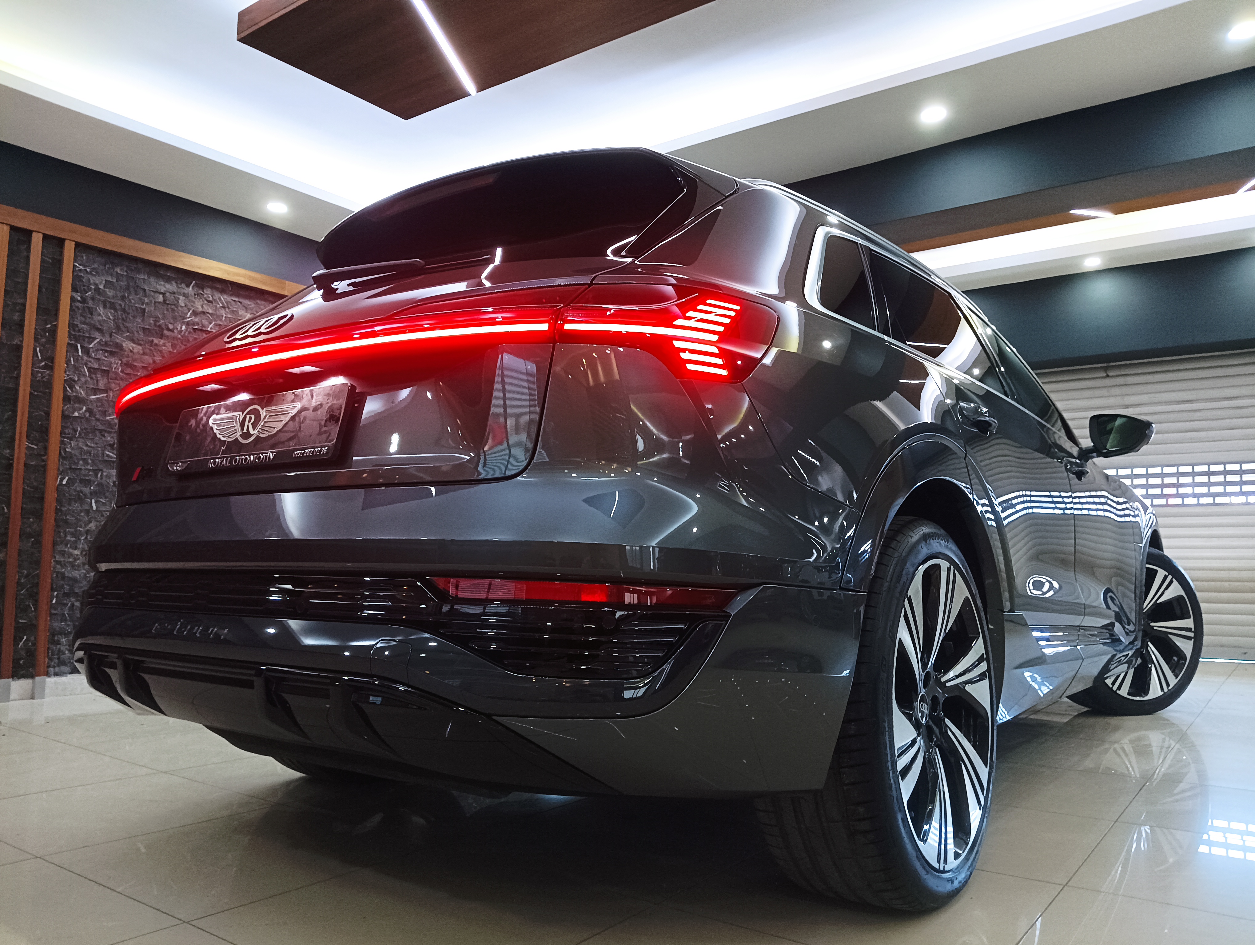 ROYAL'DEN AUDİ Q8 e-Tron 55 Quattro S Line BAYİ