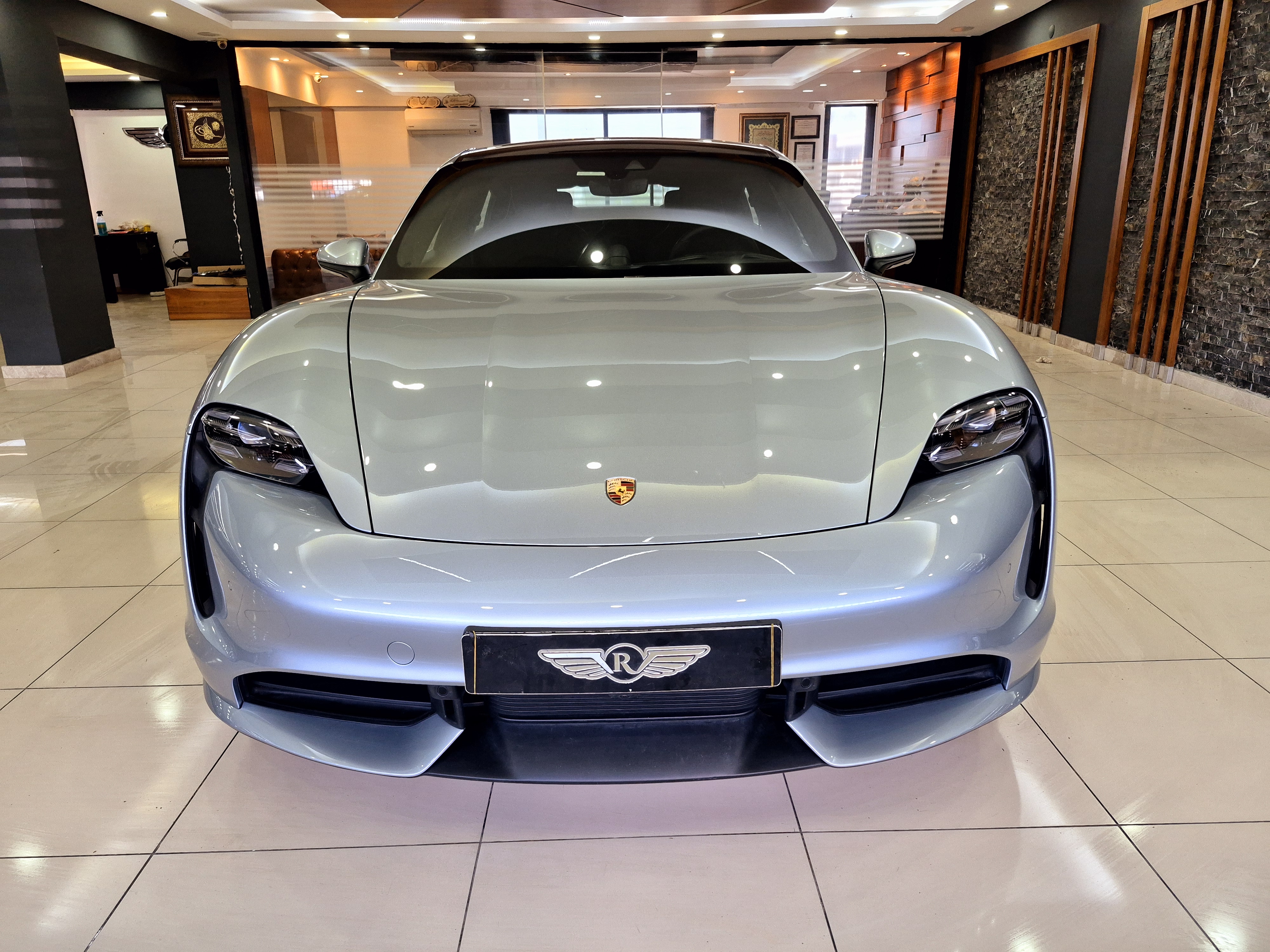ROYAL'DEN 2020  HATASIZ BAYİ TAYCAN TURBO 