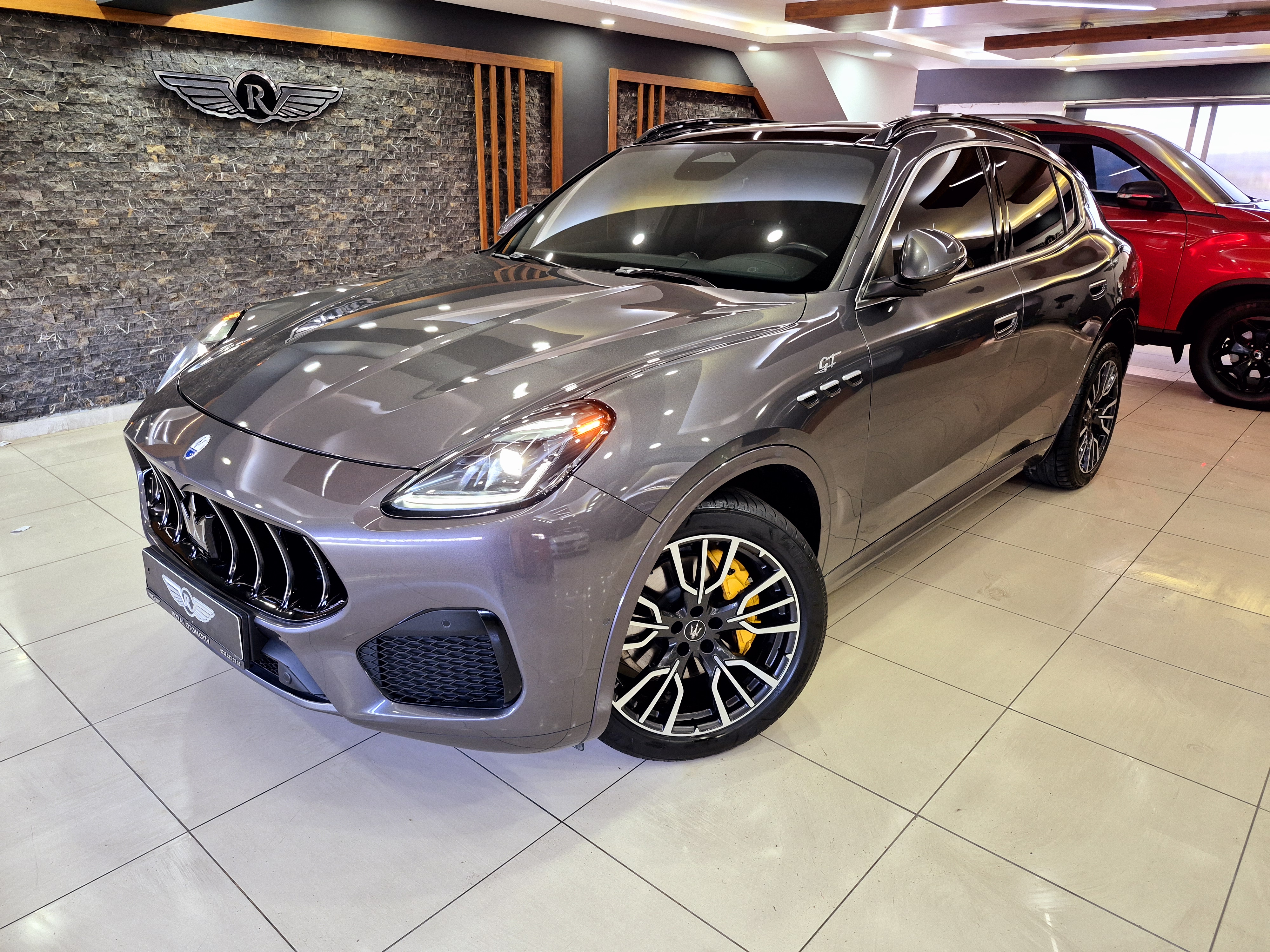 ROYAL'DEN 2023 MASERATİ GRECALE BAYİ HATASIZ FULL