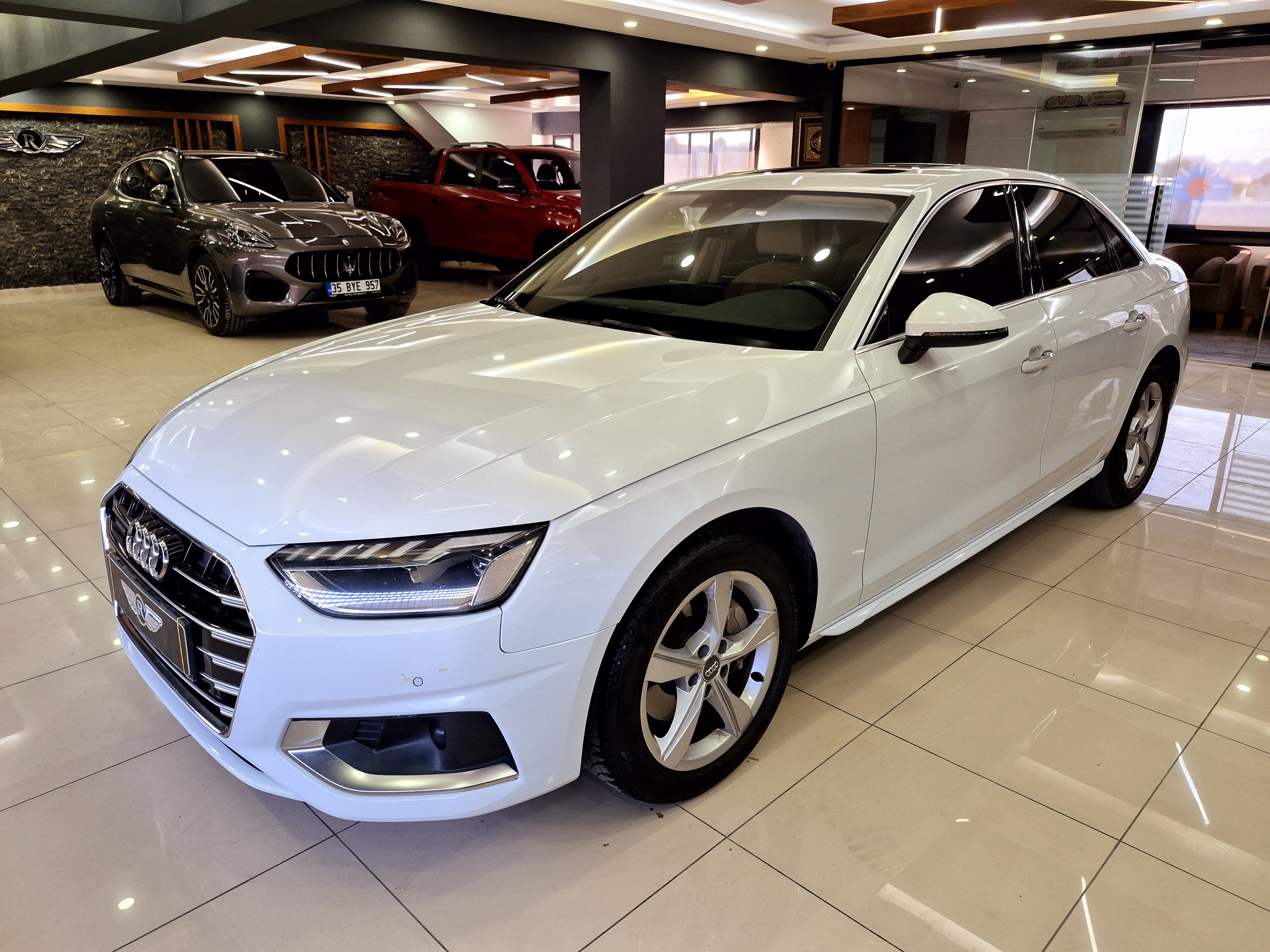ROYAL'DEN 2020 AUDİ A4 QUATTRO SANRUF İÇİ BEJ
