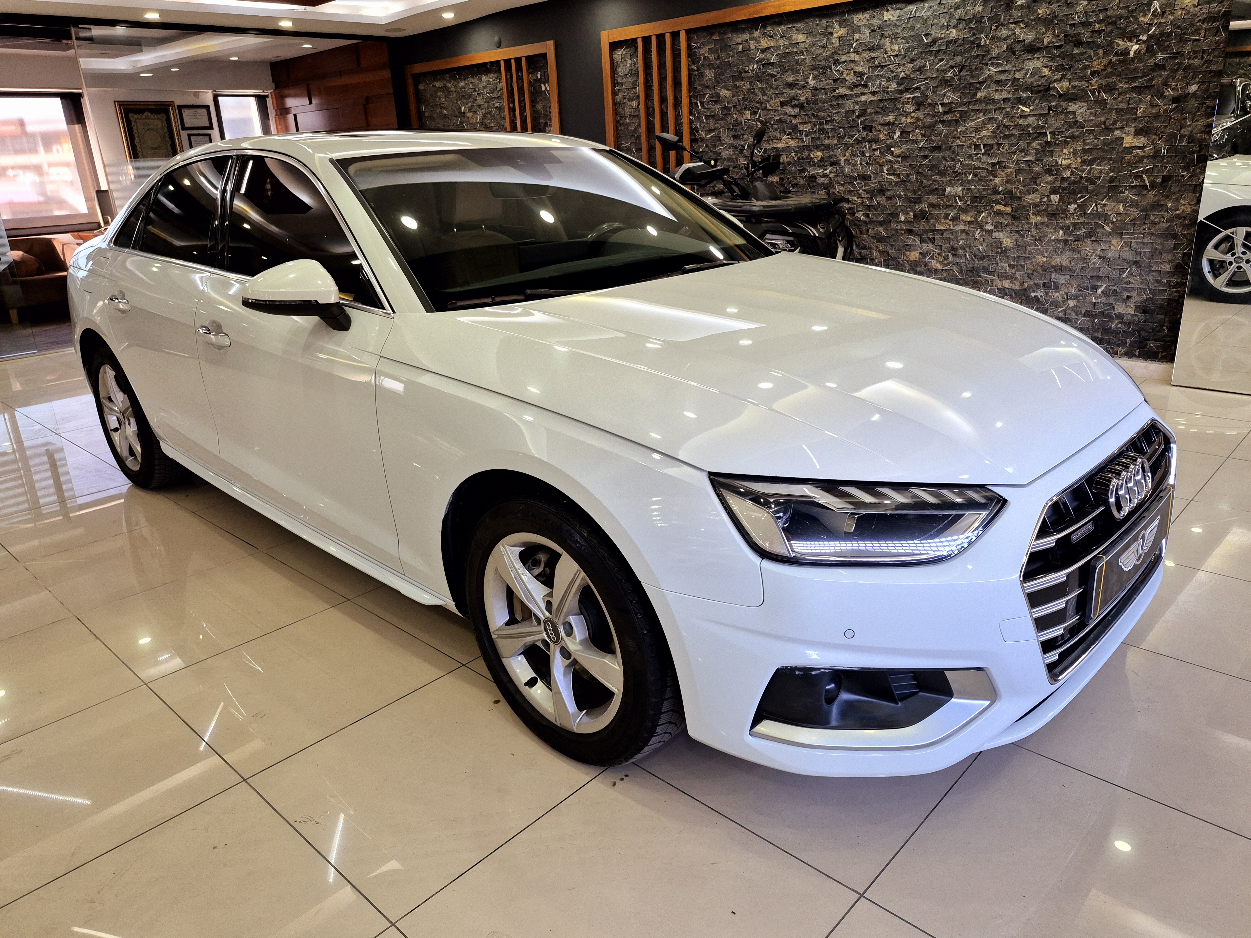 ROYAL'DEN 2020 AUDİ A4 QUATTRO SANRUF İÇİ BEJ