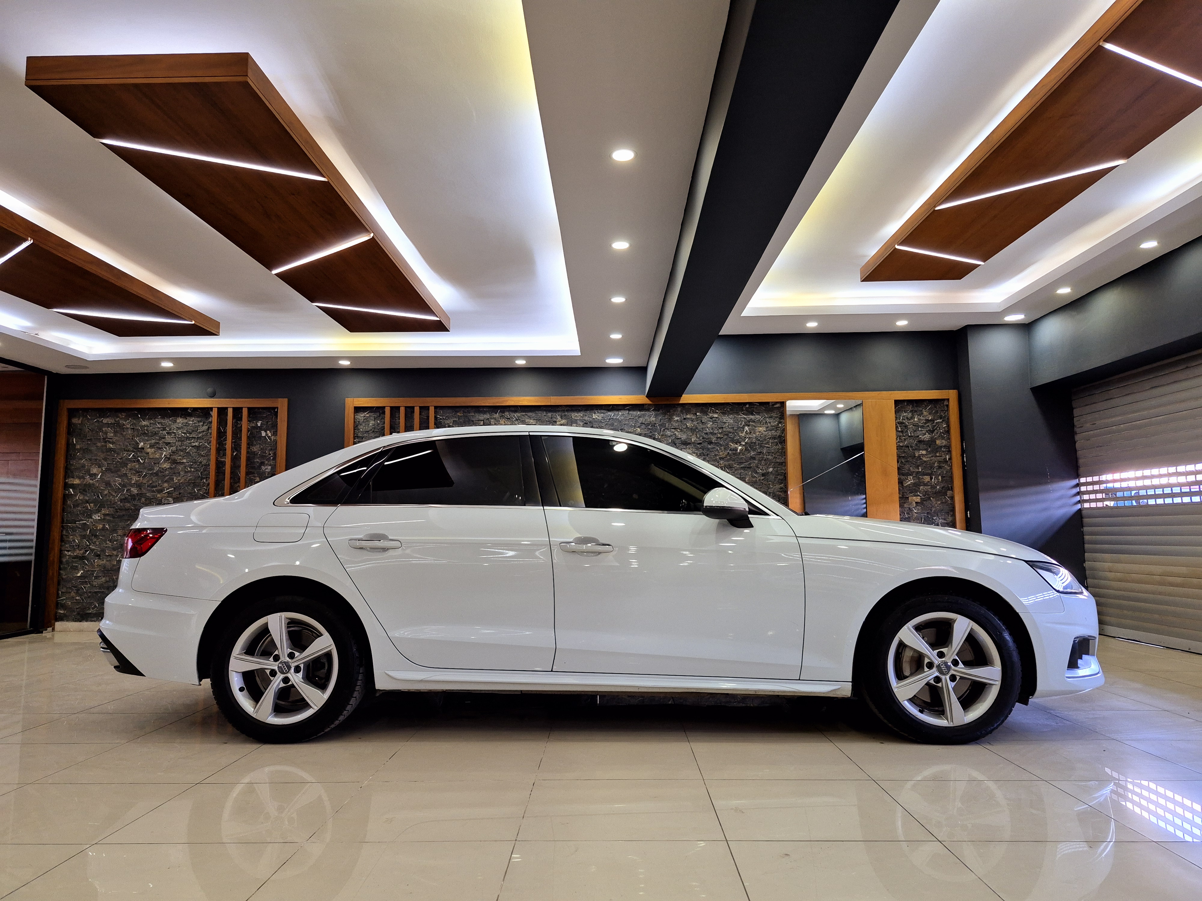 ROYAL'DEN 2020 AUDİ A4 QUATTRO SANRUF İÇİ BEJ