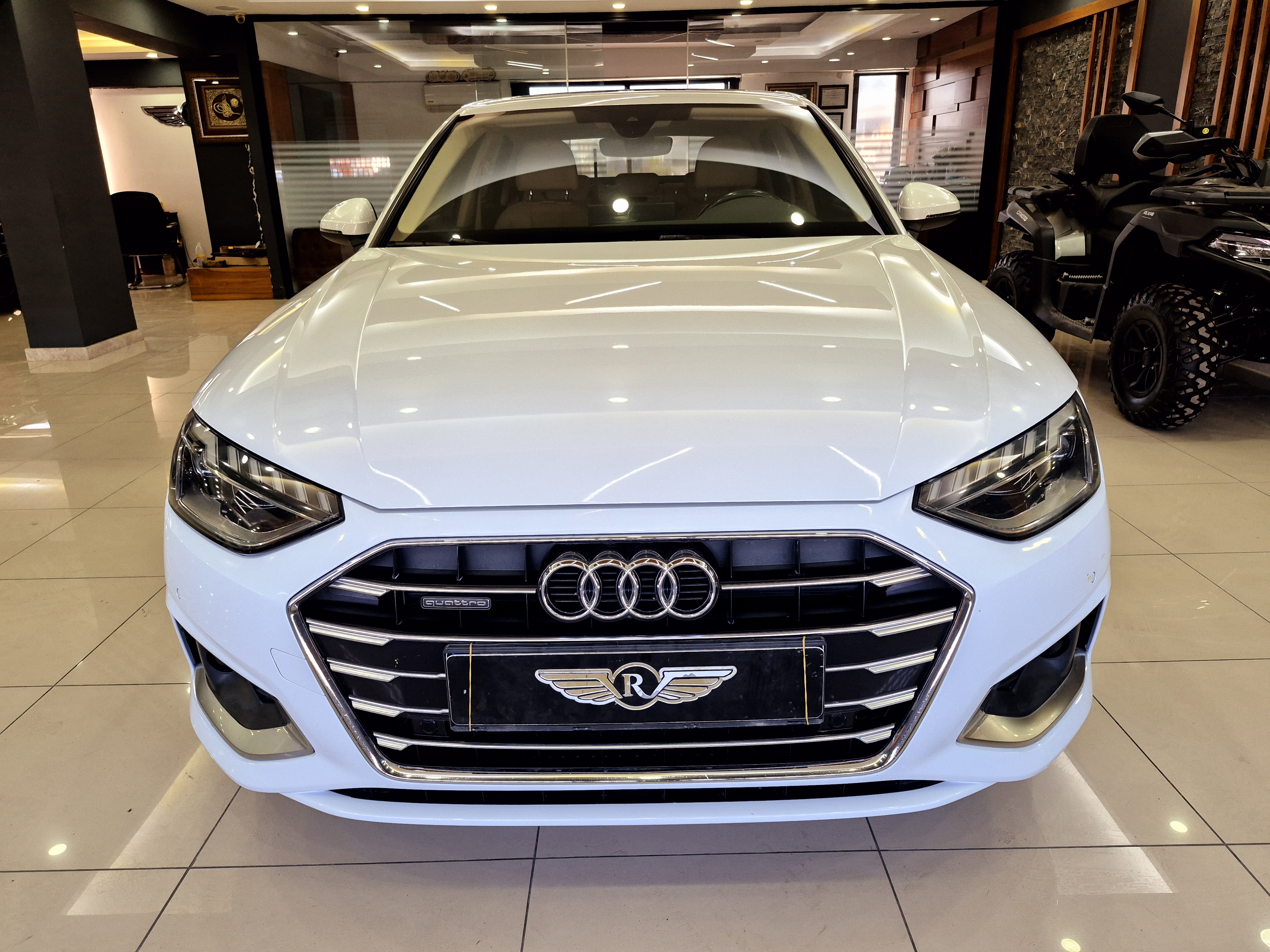ROYAL'DEN 2020 AUDİ A4 QUATTRO SANRUF İÇİ BEJ